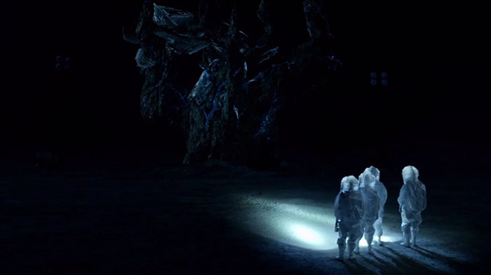 The Whispers | Review do episódio 1x01 - "X Marks the Spot"