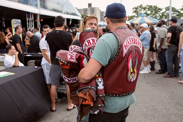 The Warriors | Mais de 5 mil fãs se reúnem em Coney Island para reencontrar o elenco