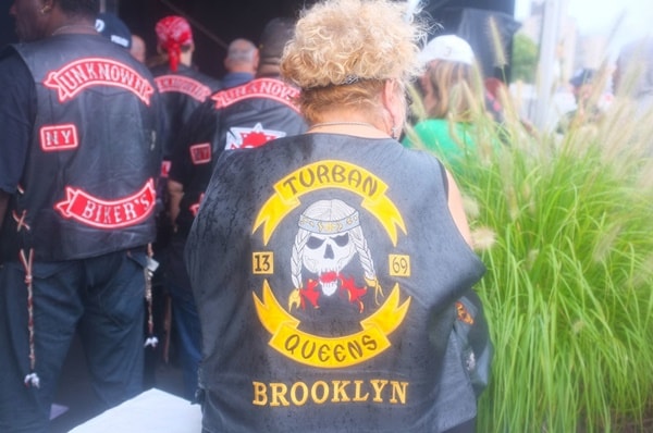 The Warriors | Mais de 5 mil fãs se reúnem em Coney Island para reencontrar o elenco