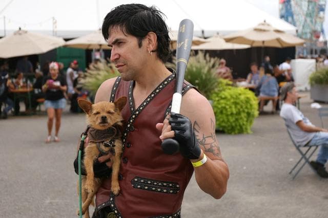 The Warriors | Mais de 5 mil fãs se reúnem em Coney Island para reencontrar o elenco