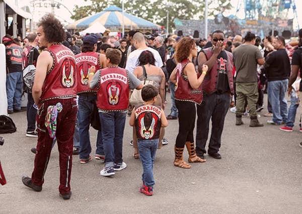 The Warriors | Mais de 5 mil fãs se reúnem em Coney Island para reencontrar o elenco