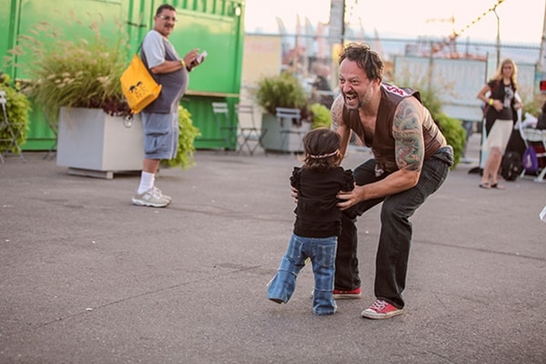 The Warriors | Mais de 5 mil fãs se reúnem em Coney Island para reencontrar o elenco
