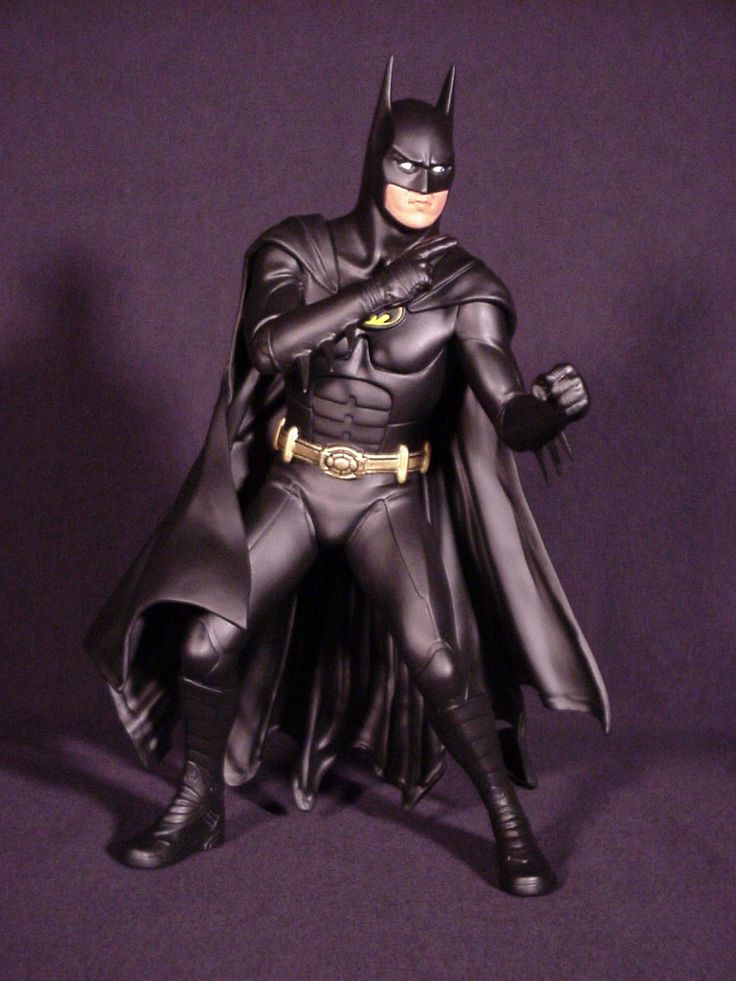 O uniforme do Batman: analisando as origens e referências do batsuit nos cinemas