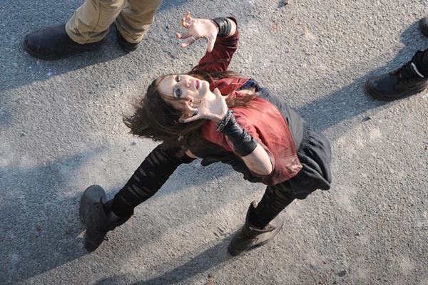 Elizabeth Olsen fala sobre os poderes da Feiticeira Escarlate em Vingadores 2