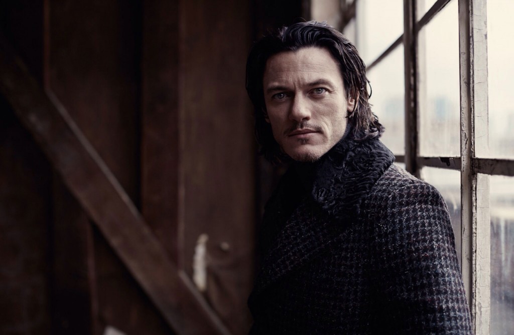 Luke-Evans-O-corvo