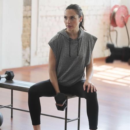Gal Gadot quebra o silêncio sobre ser a Mulher-Maravilha e críticas dos fãs