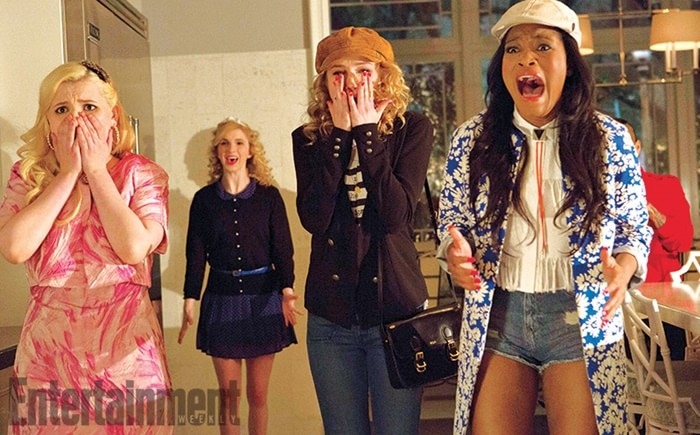 Scream Queens | Emma Roberts, bolas de chiclete e sangue em novo teaser