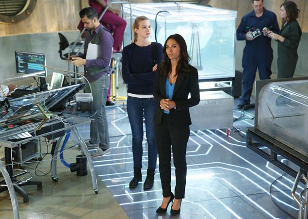 Stitchers | Review do episódio 1x01 - A Stitch in Time