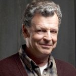 Elementary | John Noble será o pai de Sherlock