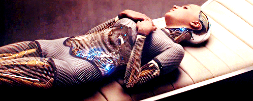 Ex Machina (2015) | Pense fora da caixa (ou da máquina)