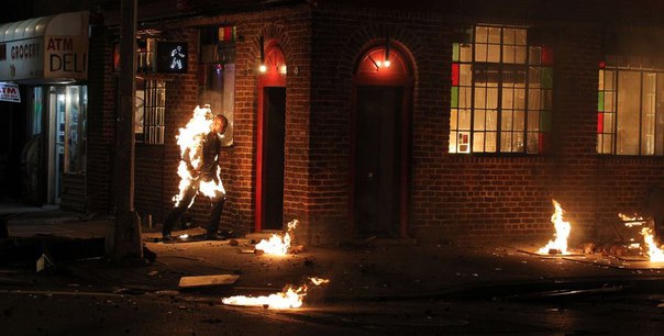 Marvel's Jessica Jones | Imagens oficiais da série mostram Luke Cage em chamas