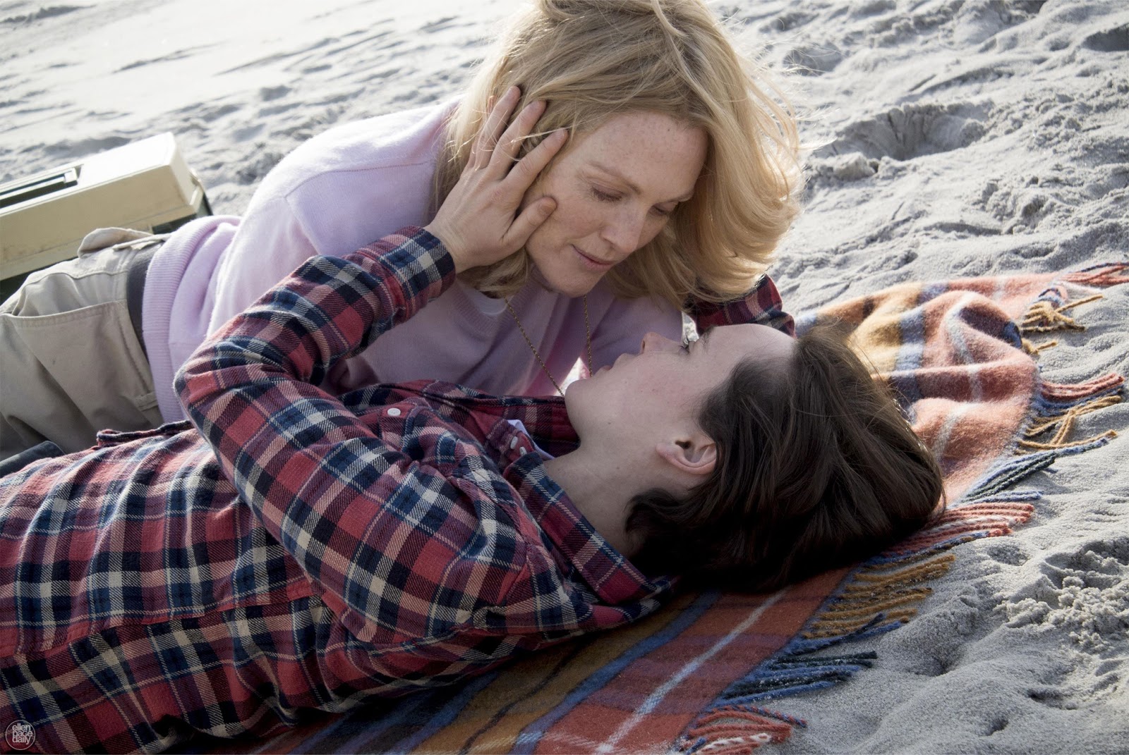 freeheld-trailer-fotos-e-posters-do-drama-lesbico-com-julianne-moore-e-ellen-page-4