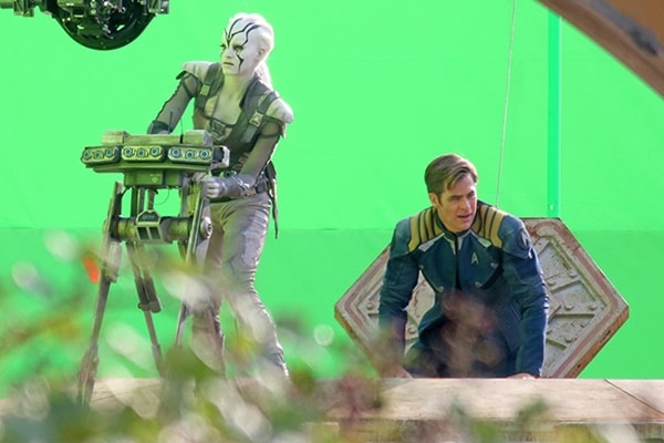 Star Trek Beyond | Fotos do set revelam personagem de Sofia Boutella