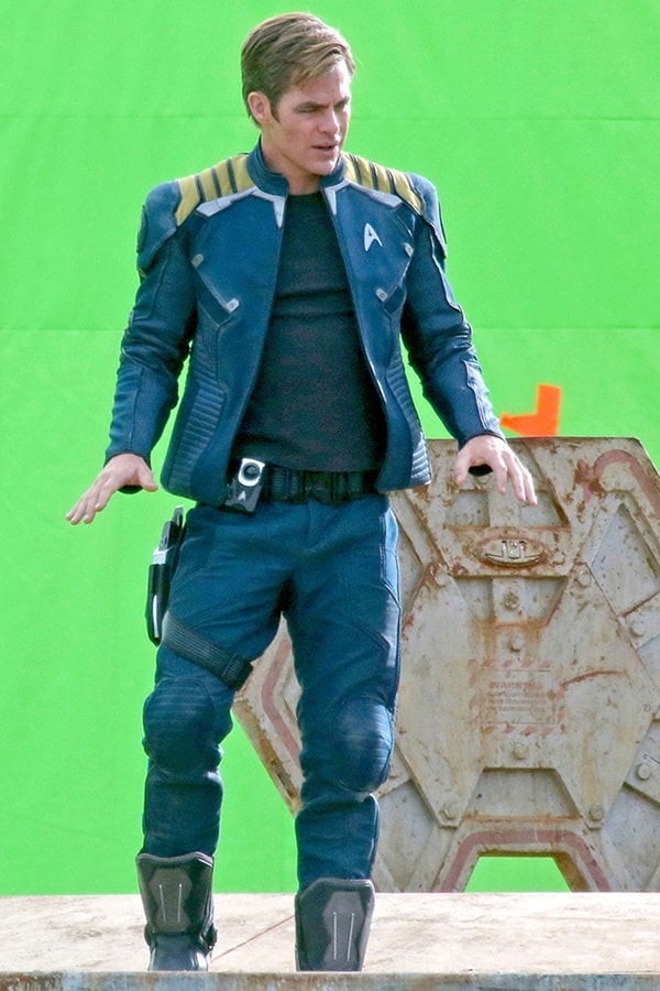 Star Trek Beyond | Fotos do set revelam personagem de Sofia Boutella