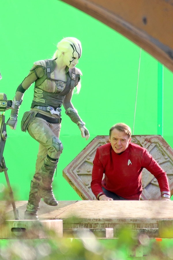 Star Trek Beyond | Fotos do set revelam personagem de Sofia Boutella