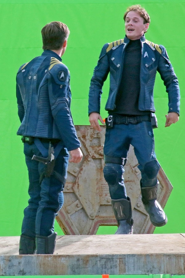 Star Trek Beyond | Fotos do set revelam personagem de Sofia Boutella