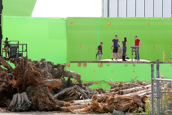 Star Trek Beyond | Fotos do set revelam personagem de Sofia Boutella