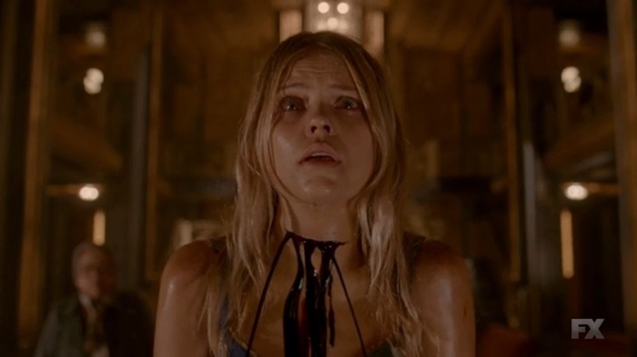American Horror Story: Hotel | Review do episódio 5×01 – "Checking In"