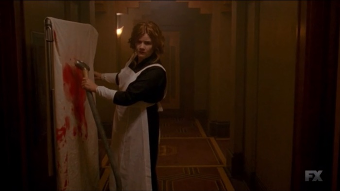 American Horror Story: Hotel | Review do episódio 5×01 – "Checking In"