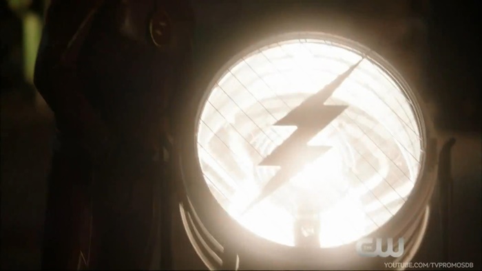 The Flash - Episódio 2x01 | Easter eggs e referências