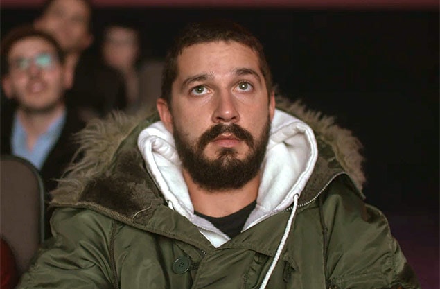 shia-labeouf-assista-o-ator-revendo-todos-os-seus-filmes-em-uma-livrestreaming-agora