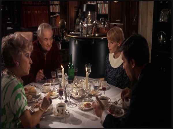 O Bebê De Rosemary (1968) Um filme sobre abuso