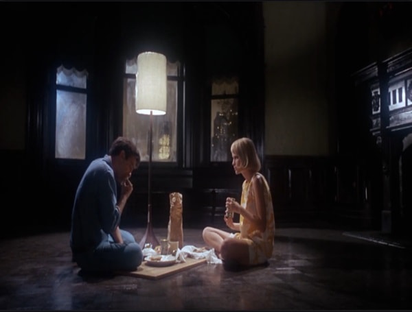 O Bebê De Rosemary (1968) Um filme sobre abuso