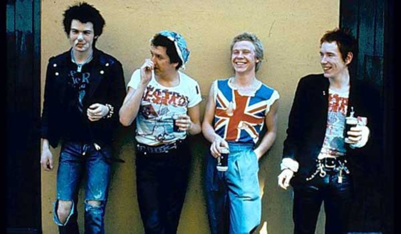 "God Save The Queen" e a essência sociológica por trás do Sex Pistols
