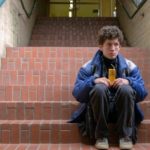 Como Vender Drogas Online (Rápido) 2º temporada | Moritz tinha que ficar de joelhos em cima de caroços de milho como castigo