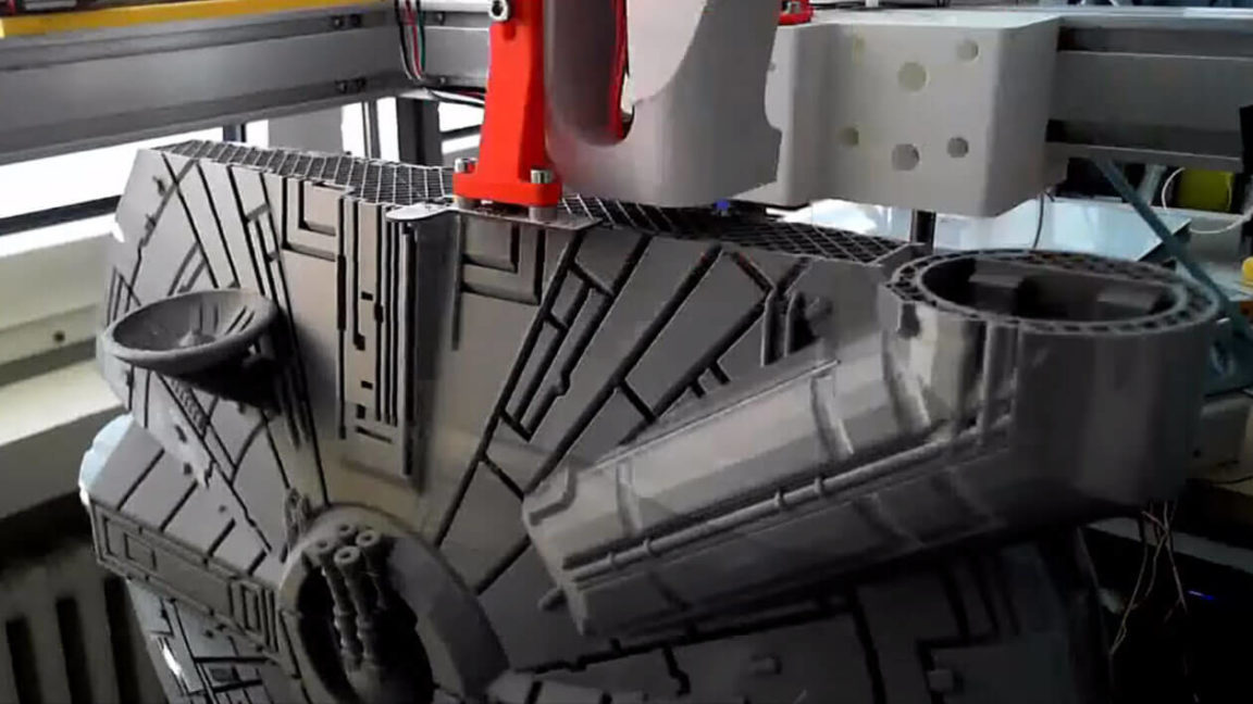 Star Wars | A Millennium Falcon que demorou 10 dias pra "nascer"