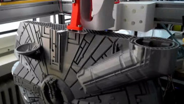 Star Wars | A Millennium Falcon que demorou 10 dias pra "nascer"