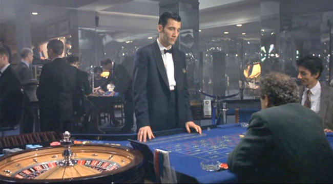 Croupier | Filme dos anos 90 sobre um escritor que se torna um croupier de cassino