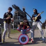 Descubra a versão incrível de "Killing in the Name" com instrumentos de crianças