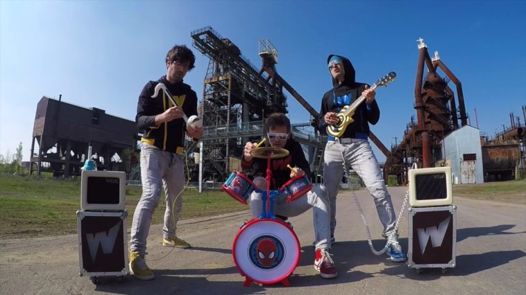 Descubra a versão incrível de "Killing in the Name" com instrumentos de crianças