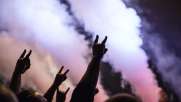 Por que os fãs de heavy metal são mais felizes?