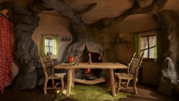 Hospedagem do Airbnb recria o “pântano do Shrek” em experiência imersiva para os fãs