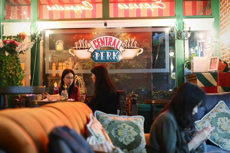 Aquele no ‘Central Perk’: cenário de cafeteria de Friends é aberta ao público em Nova York