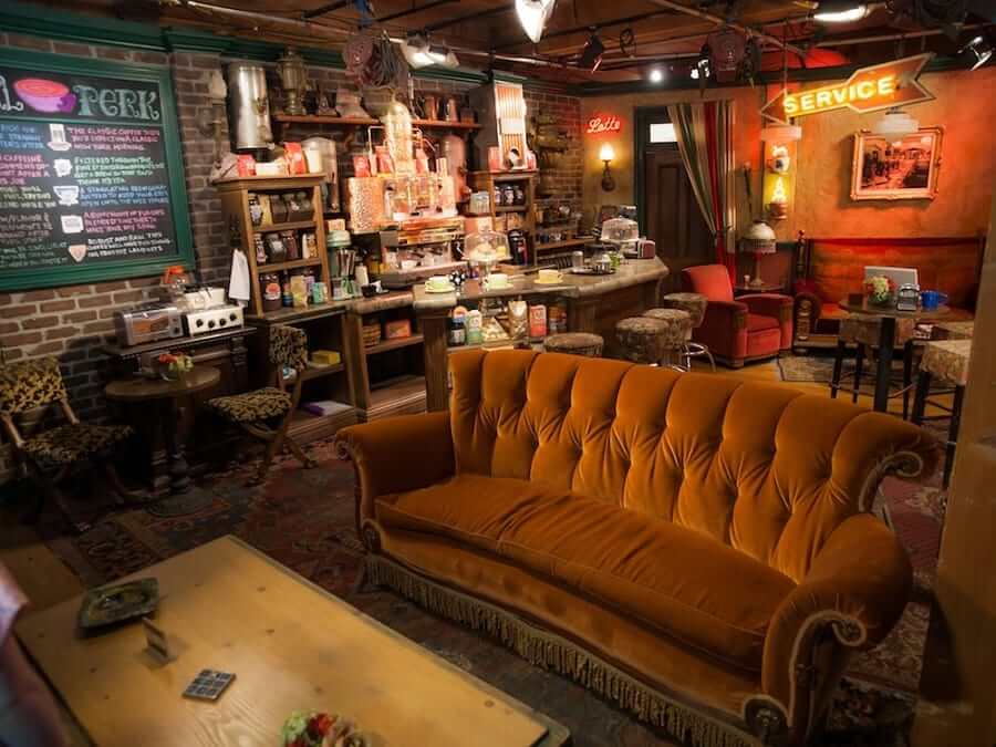 Aquele no ‘Central Perk’: cenário de cafeteria de Friends é aberta ao público em Nova York